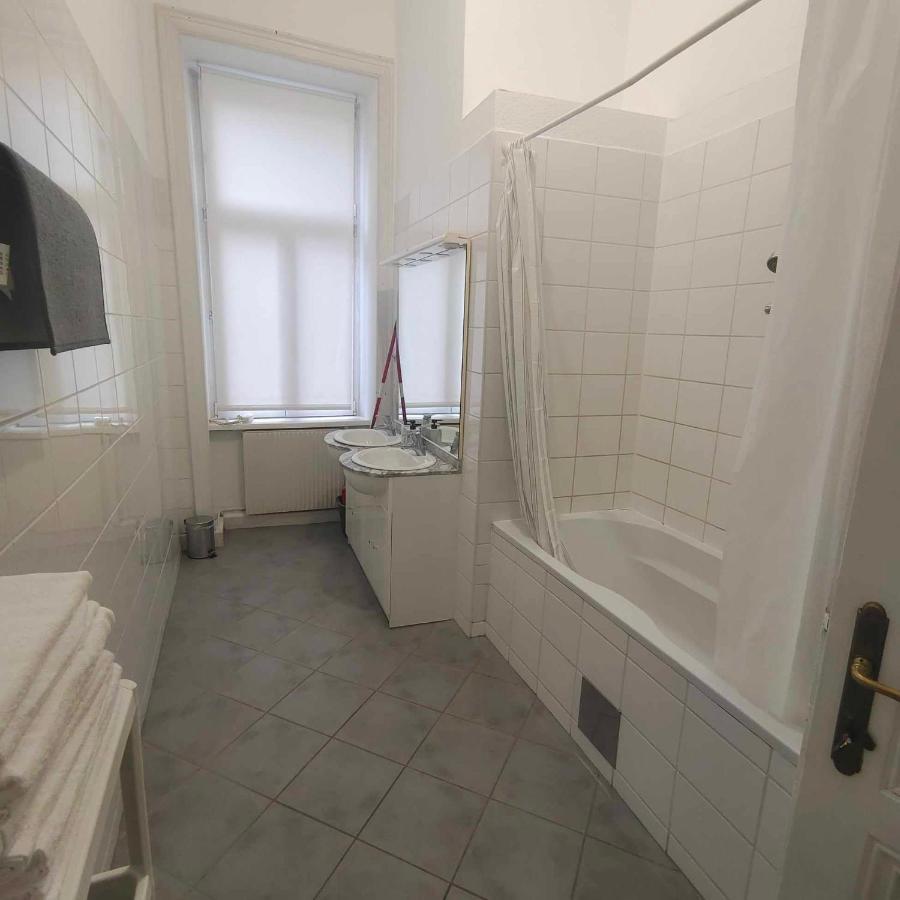 Large 4 Room Apartment In The Center Of Viena Exterior foto